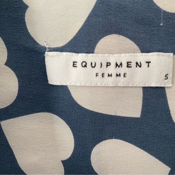 Equipment Silk Blue White Heart Print Button Down Blouse shirt size small - Picture 7 of 7